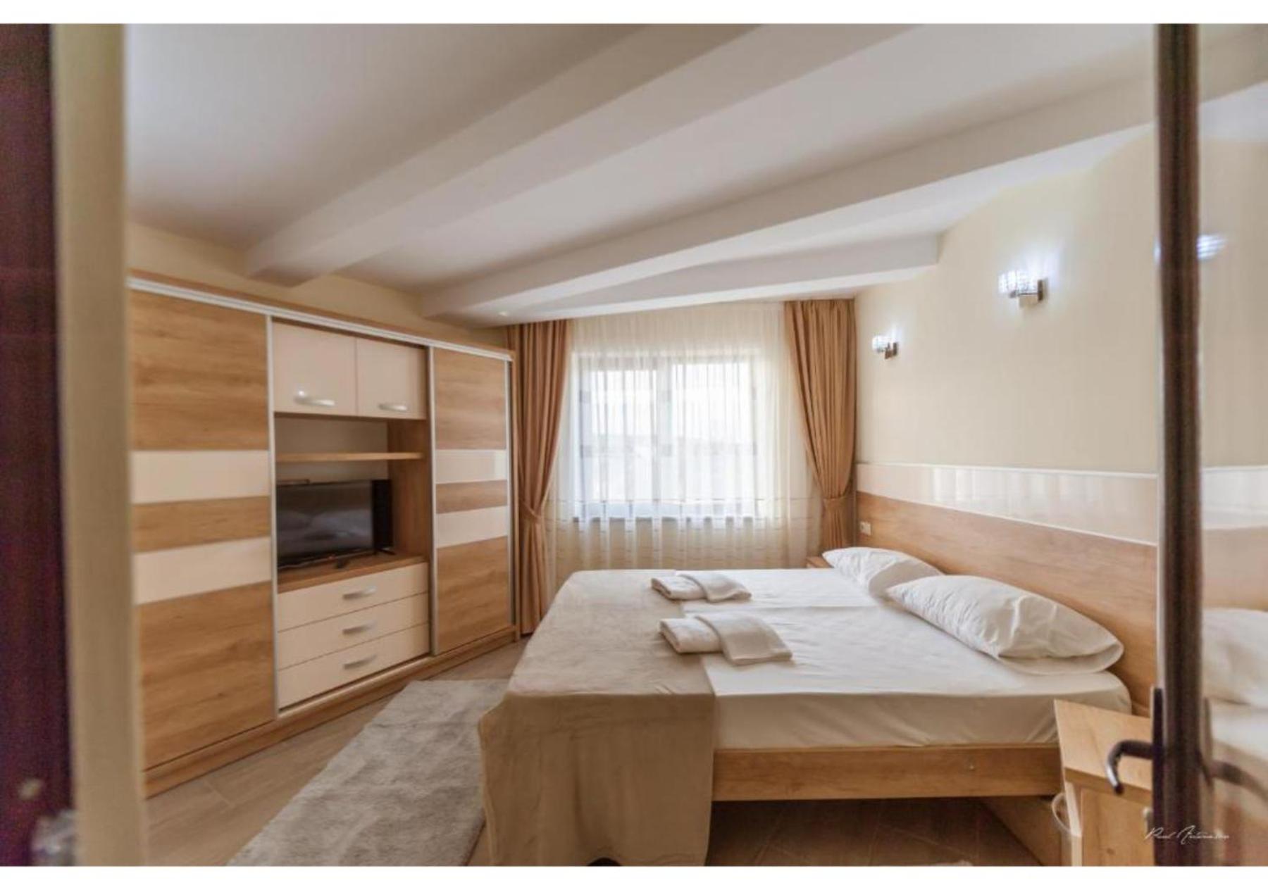 Luxury Apartment ปีเตช ภายนอก รูปภาพ