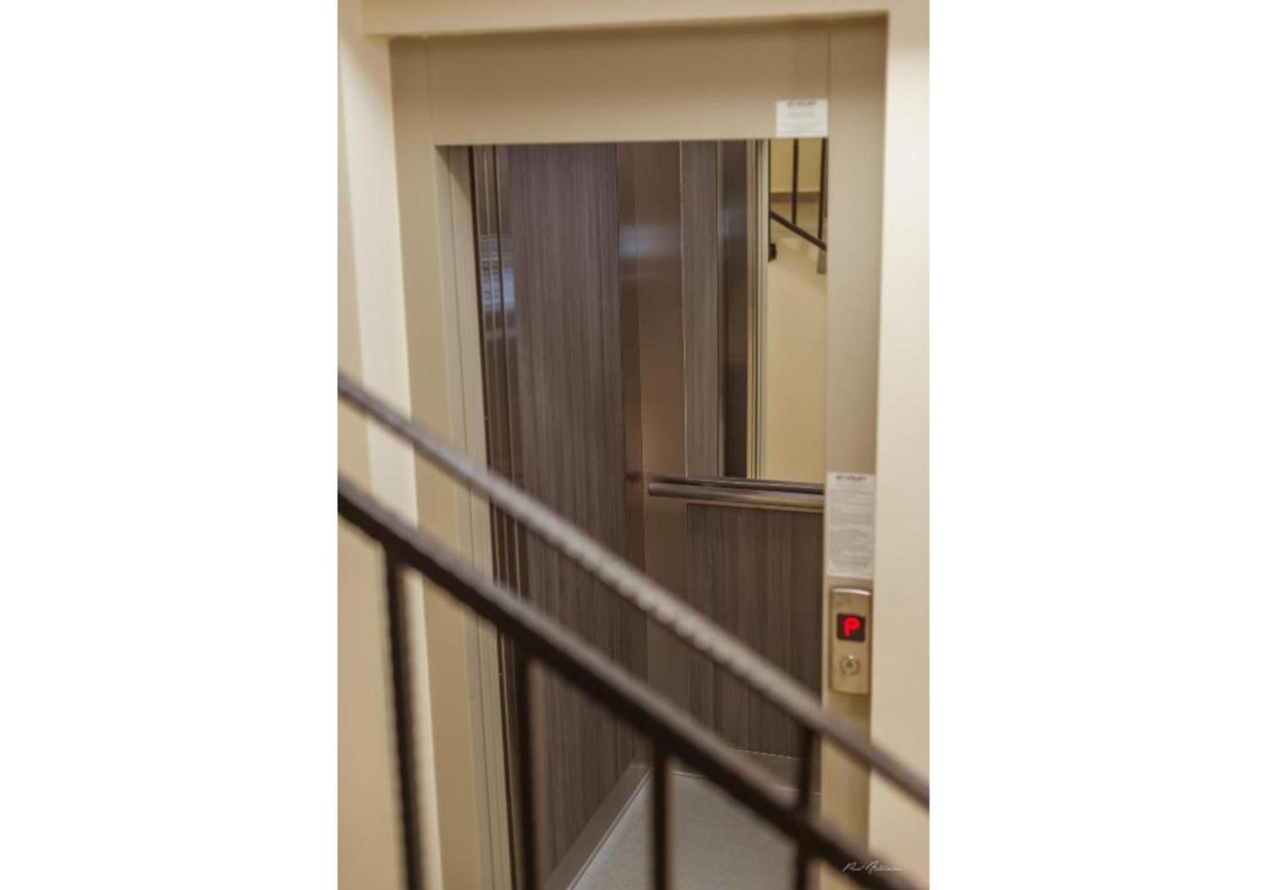 Luxury Apartment ปีเตช ภายนอก รูปภาพ