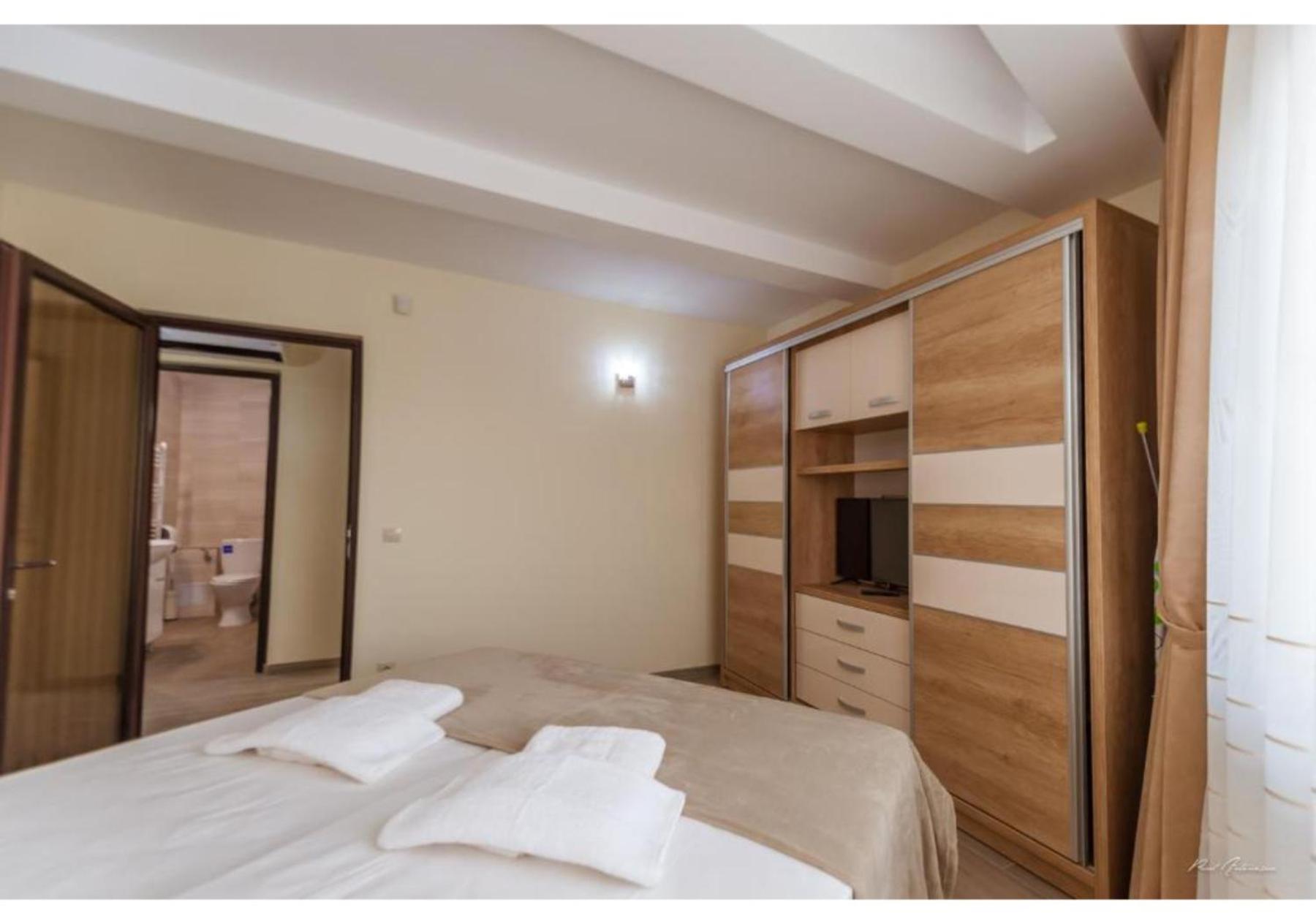 Luxury Apartment ปีเตช ภายนอก รูปภาพ