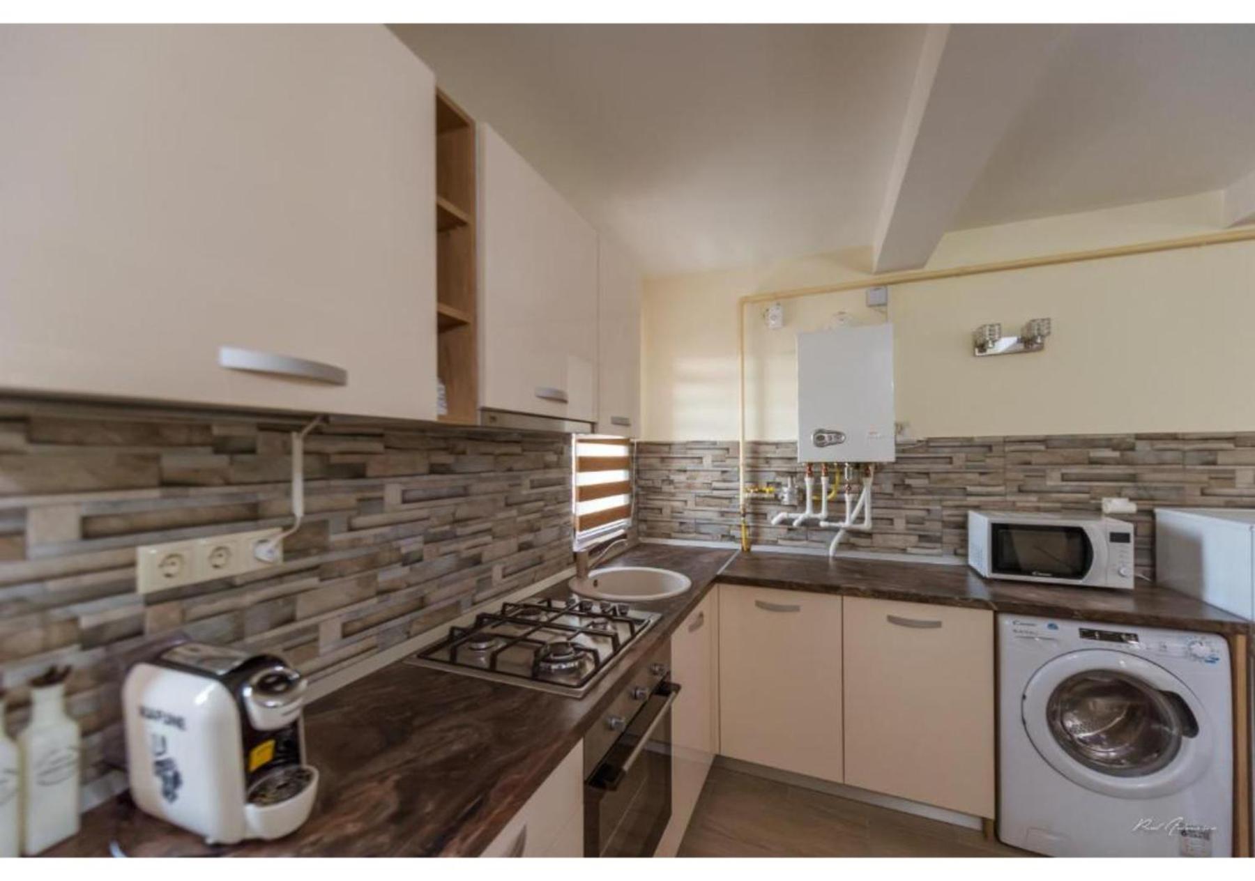 Luxury Apartment ปีเตช ภายนอก รูปภาพ