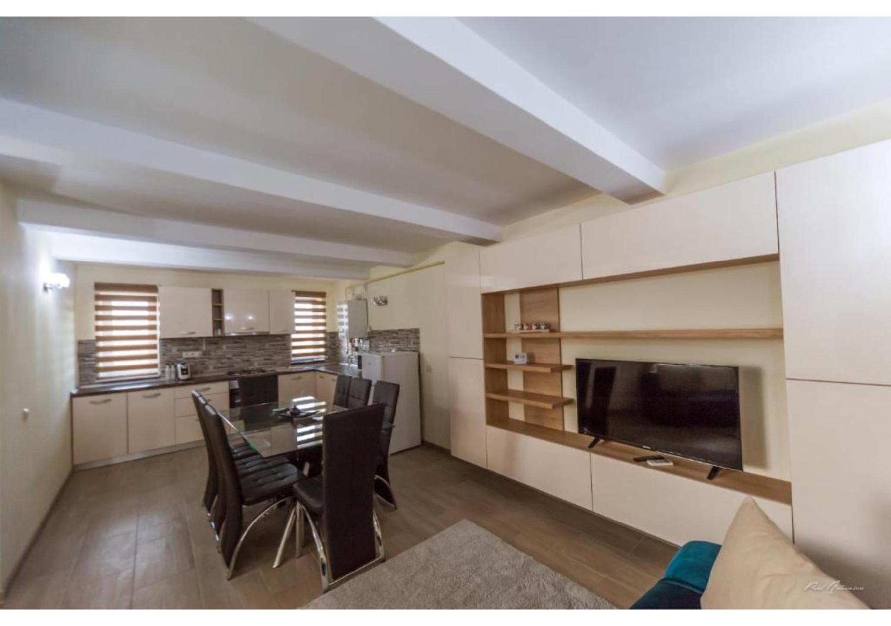 Luxury Apartment ปีเตช ภายนอก รูปภาพ
