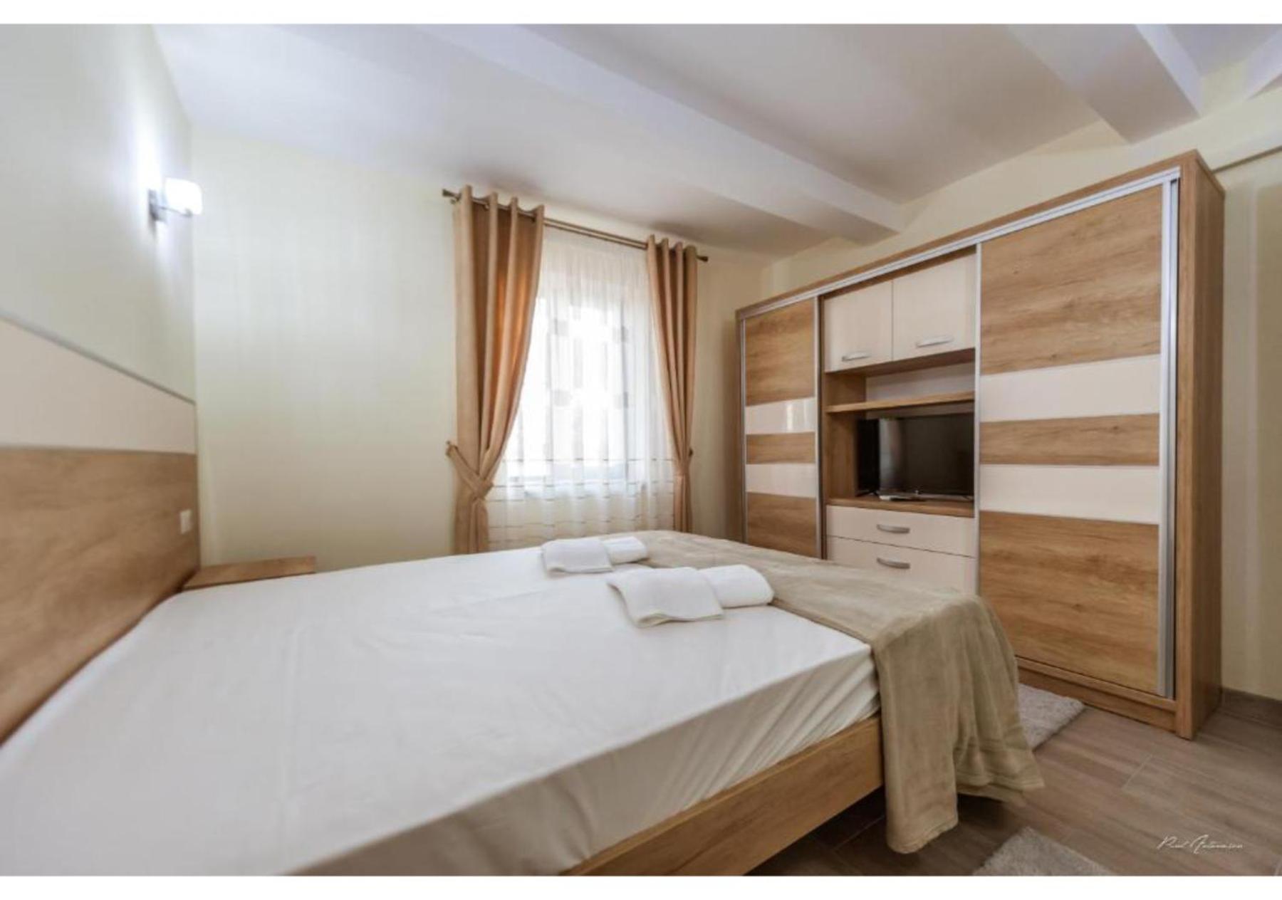 Luxury Apartment ปีเตช ภายนอก รูปภาพ