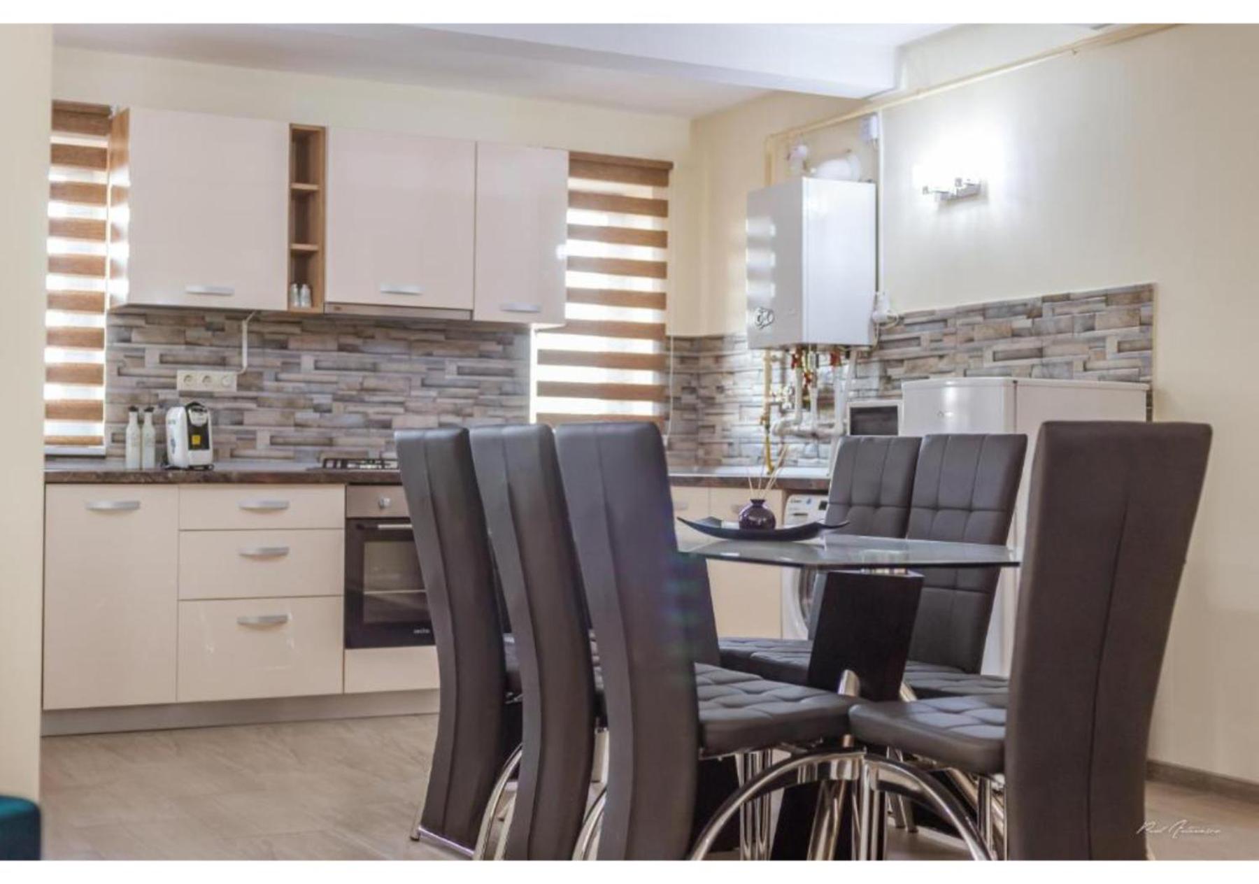 Luxury Apartment ปีเตช ภายนอก รูปภาพ