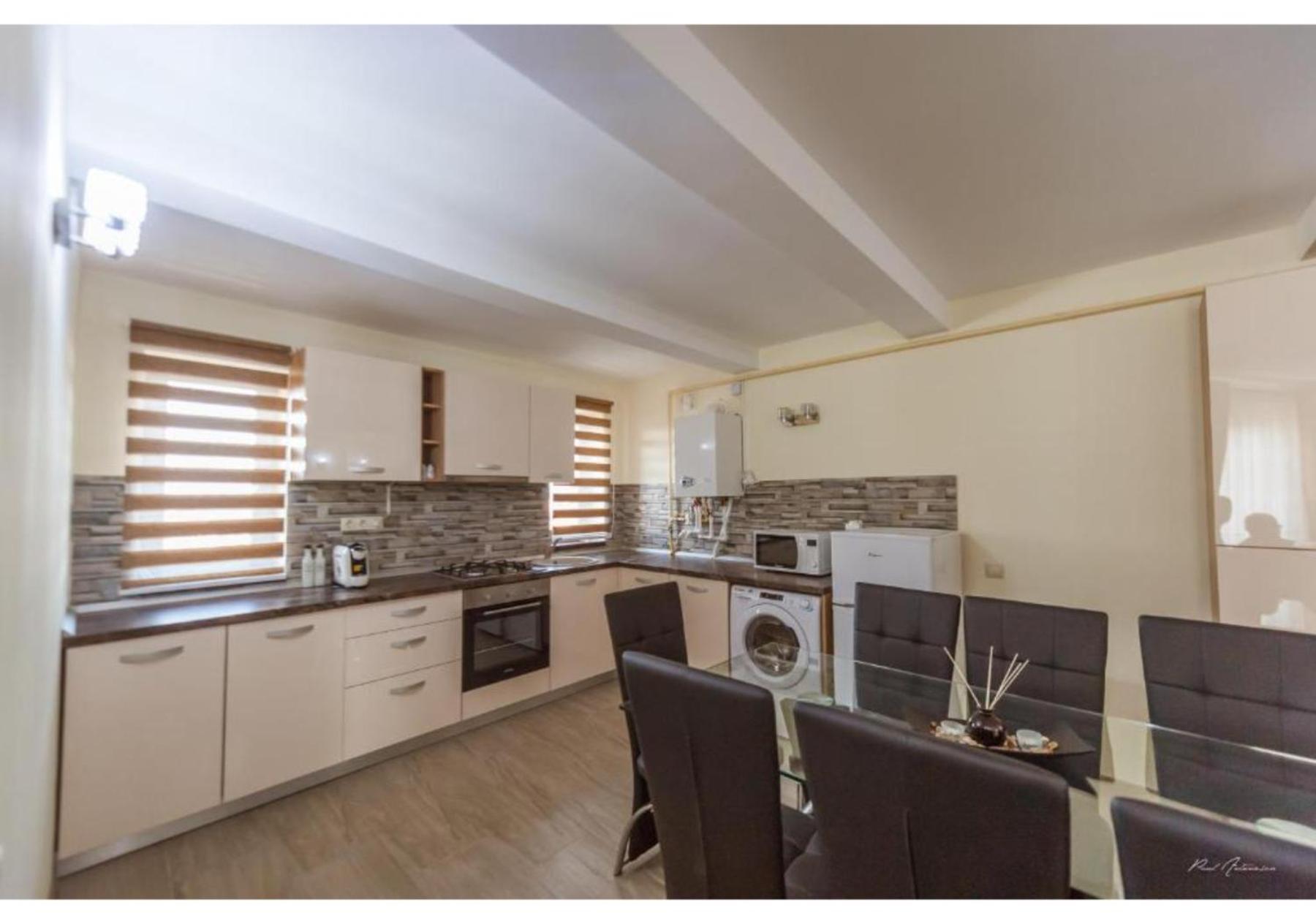 Luxury Apartment ปีเตช ภายนอก รูปภาพ